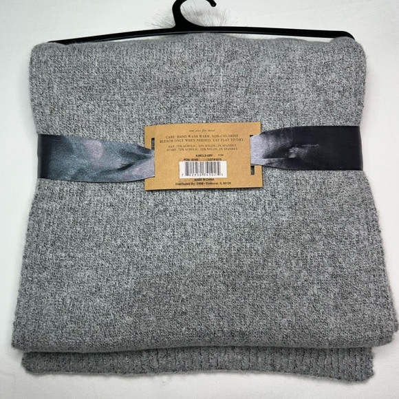 Jack & Missy Classic Luxe Knitwear Pom Beanie Winter Hat & Scarf Gift Set NWT - Picture 6 of 7